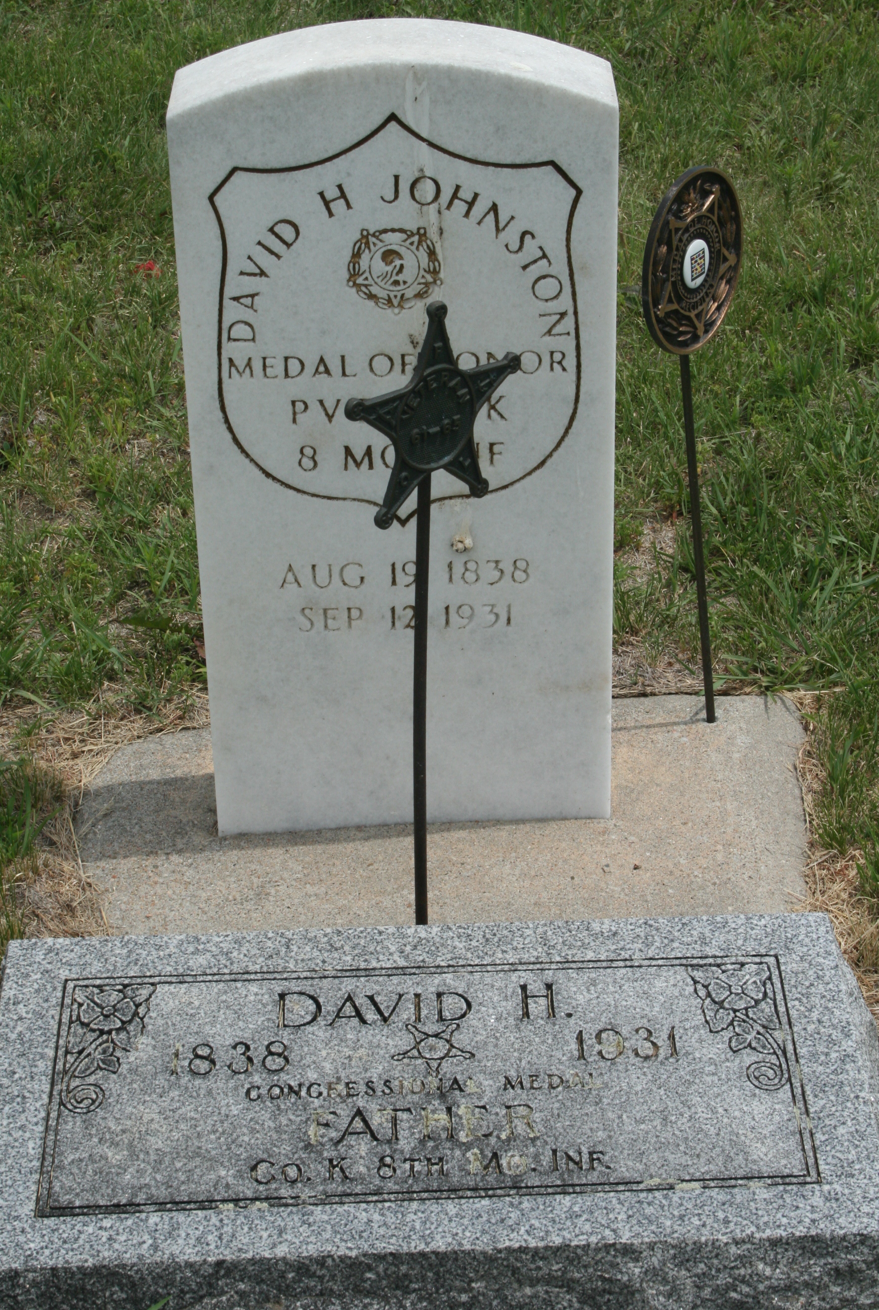 Photo of Gravestone for David H Johnston